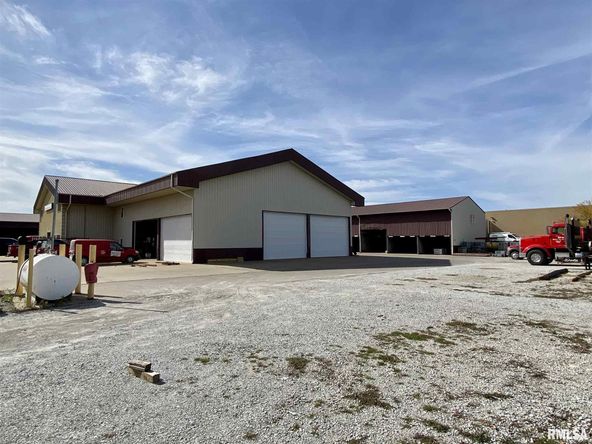 240 Bower Rd, Macomb, IL 61455